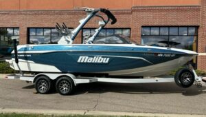 (S4146) 2022 Malibu Boats 23 LSV